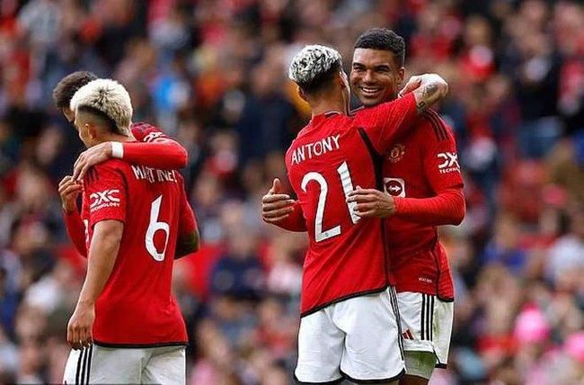 2024-04-22 据报道，韩国爱宝乐园与影视制作公司正在筹划动画纪录片《再见，爷爷》（暂定），影片将围绕大熊猫福宝与其韩国饲养员之间的特殊交感展开，讲述熊猫与饲养员从相遇、照顾到离别的故事。