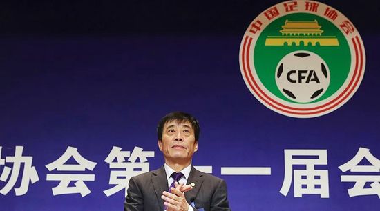 ”聊起和张艺兴合作的渊源，沙漠直言要从北京电影学院的学长申奥说起，那时申奥刚拍完《孤注一掷》，得知沙漠在筹备新片，便大力推荐了张艺兴。