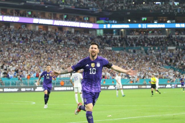 罗素兄弟新片《谢里》合作荷兰弟 2019-05-10 罗素兄弟执导的下部电影《谢里》(Cherry，暂译)将由“荷兰弟”汤姆·赫兰德主演。