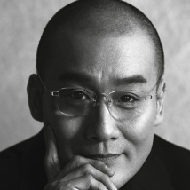 我对希斯克利夫的爱，好比是脚下的永恒的岩石，从那里流出很少的、看得见的快乐的泉源，可是却必不可少。